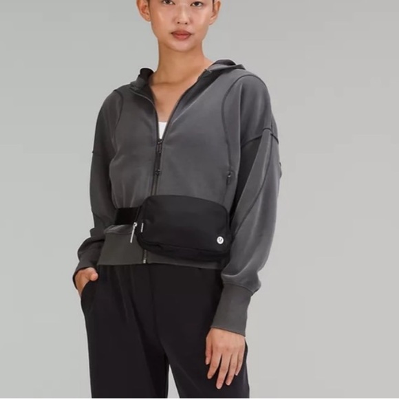 NWT Lululemon Everywhere Belt Bag black - Picture 4 of 9